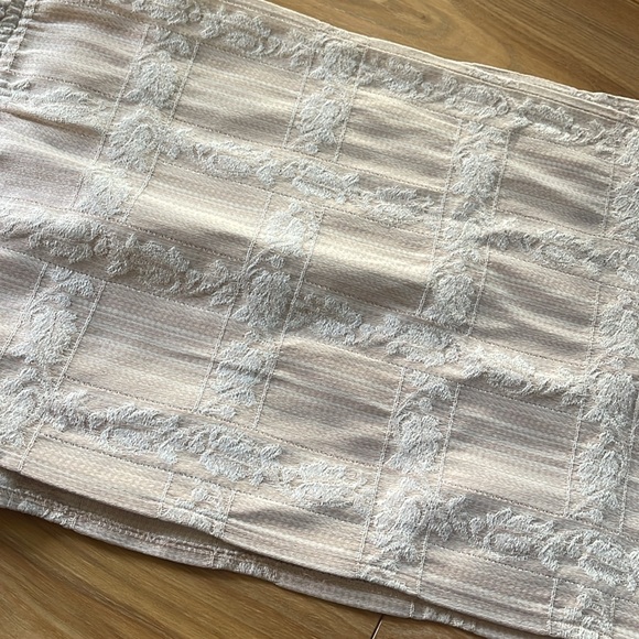 TABLE RUNNER - Picture 3 of 6